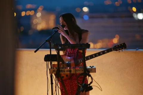 Rooftop sessions with Sara Renar