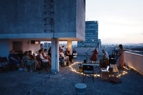 Rooftop sessions with Sara Renar