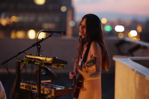Rooftop sessions with Sara Renar