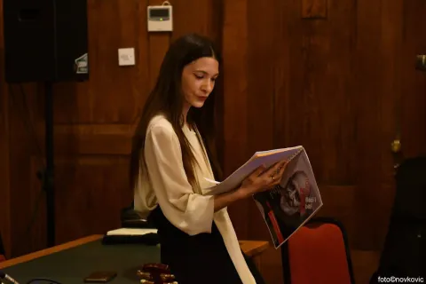 Renar reading Igor Zidic poetry